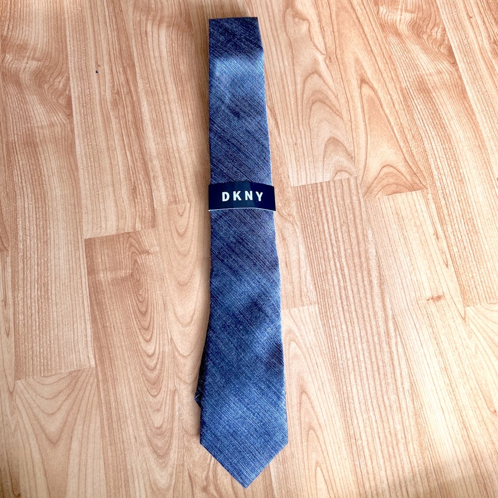 DKNY men tie